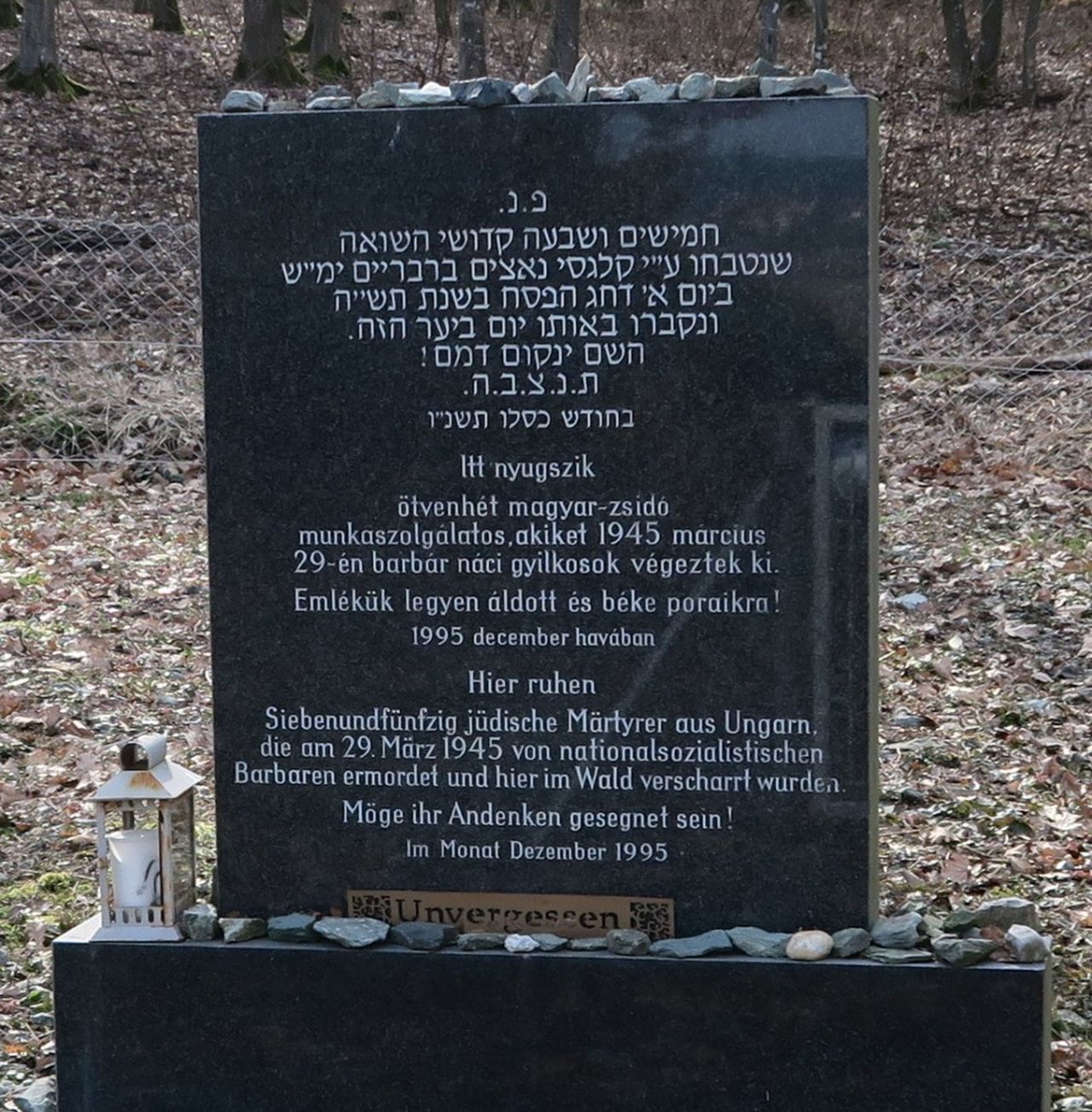 Grabstein am Ort des Massakers in Deutsch Schützen